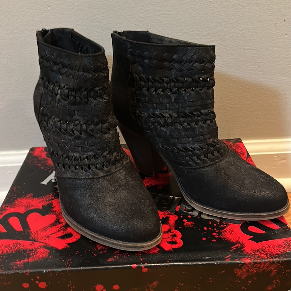 Fergalicious by Fergie “Wanderer” black western booties.
